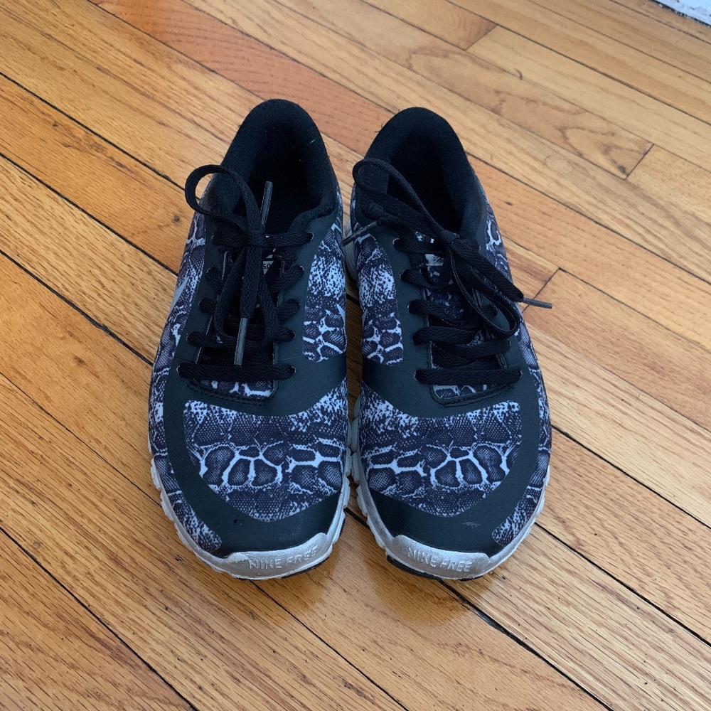 NIKE LEOPARD SNEAKERS SIZE 5